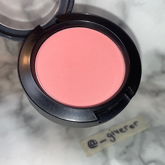 Fleur Powder (Never Used) MAC Powder Blush - Picture 2 of 13